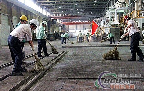 中铝上海铜业本部党员下基层开展专题党日活动