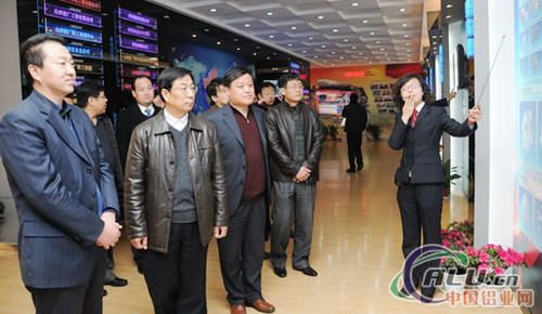 中铝山东分公司副总经理王克岳参观交流山西铝厂