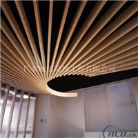 深圳会议室木纹铝方通造型吊顶 