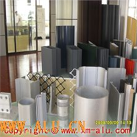 供应各种牌号的铝合金挤压型材，铝板。